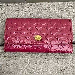 Coach wallet & removable check holder Berry patent leather